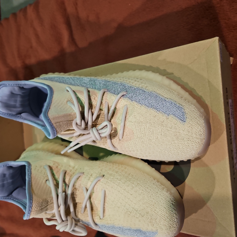 Yeezy cloud 350..excellent condition..one wear GOAT VERIFIED